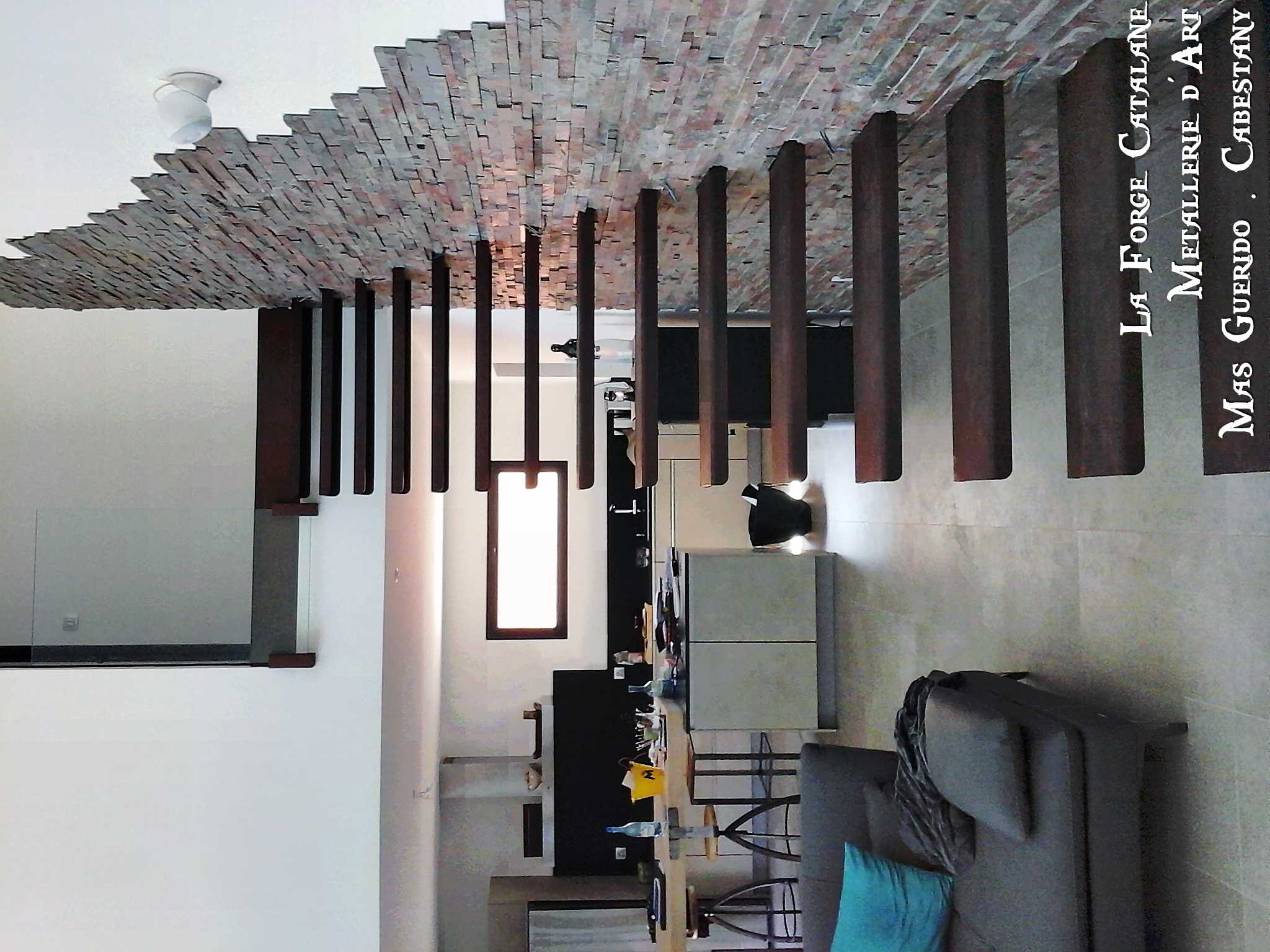 escalier marches suspendues (15) forge catalane.jpg